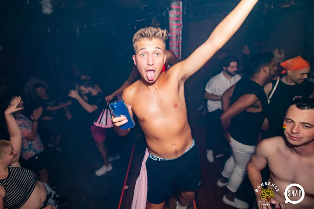 Hot Mess dance pop party - July 2022 - third Friday of every month at The Basement - DJ: Kimber - Photos: Darcy @ Oh Snap Kid