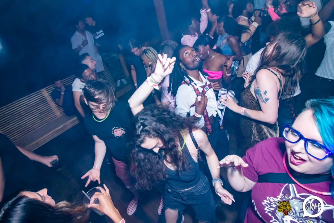 Indie Sleaze - July 2022 - second Saturday of the month @Ammazza - DJ: Kimber - Photos: Darcy @ Oh Snap Kid