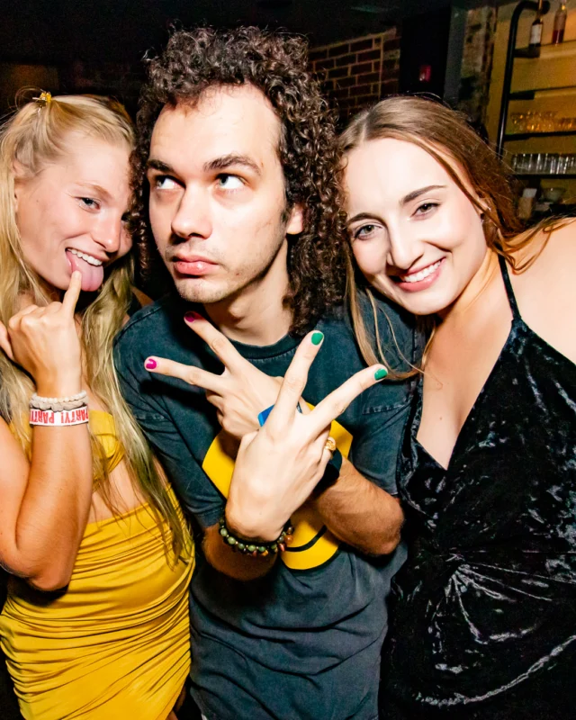 Indie Sleaze - September 2022 - at Ammazza - DJ: Kimber - Pics: Darcy of Oh Snap Kid