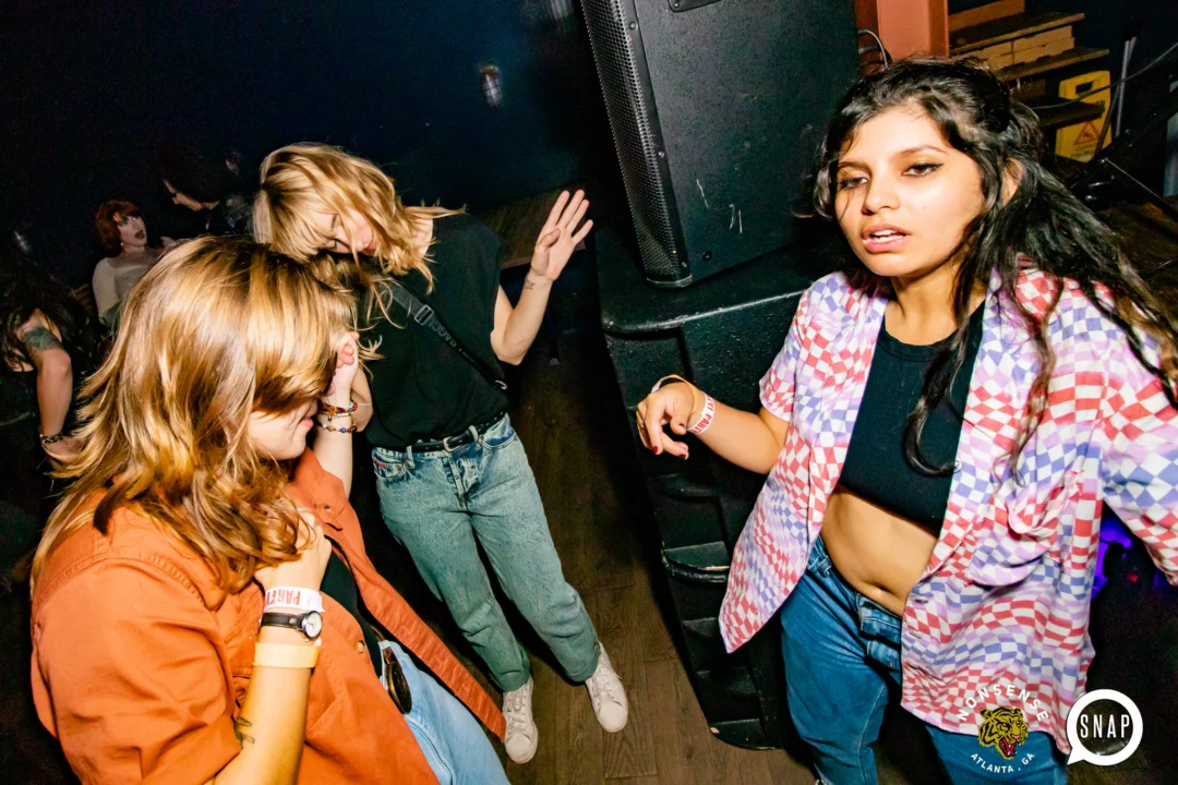 Indie Sleaze - September 2022 - at Ammazza - DJ: Kimber - Pics: Darcy of Oh Snap Kid
