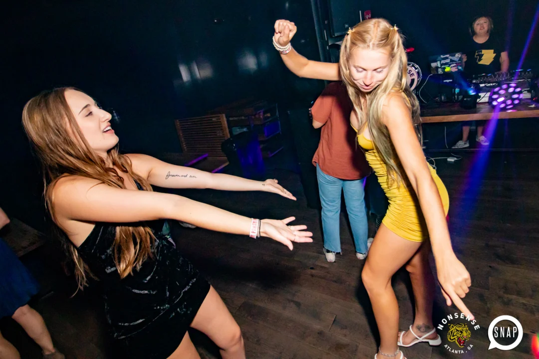 Indie Sleaze - September 2022 - at Ammazza - DJ: Kimber - Pics: Darcy of Oh Snap Kid