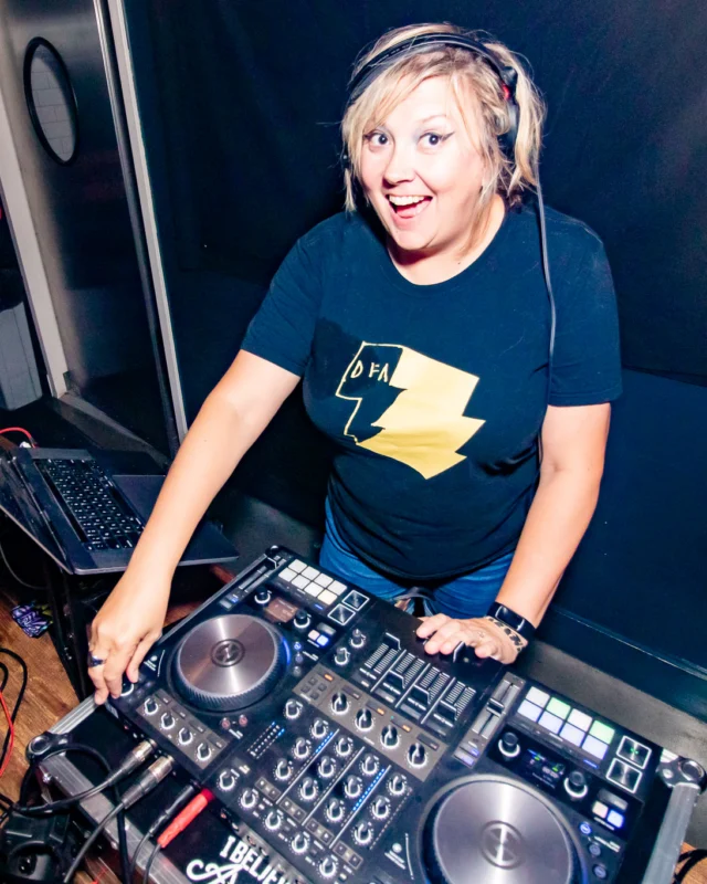 Indie Sleaze - September 2022 - at Ammazza - DJ: Kimber - Pics: Darcy of Oh Snap Kid