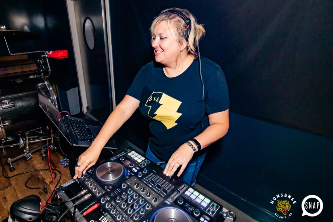 Indie Sleaze - September 2022 - at Ammazza - DJ: Kimber - Pics: Darcy of Oh Snap Kid