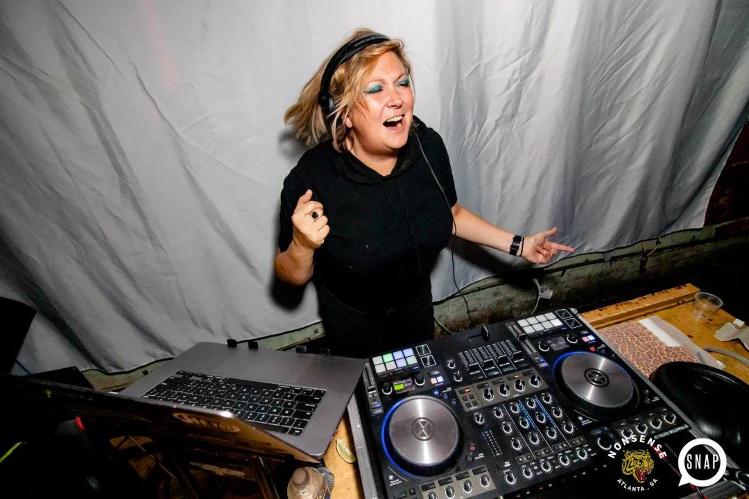 Hot Mess dance pop party - April 2023 - third Friday of every month at The Basement - Kimber is the DJ - Pics: Darcy for Oh Snap Kid