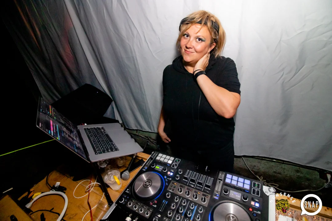 Hot Mess dance pop party - April 2023 - third Friday of every month at The Basement - Kimber is the DJ - Pics: Darcy for Oh Snap Kid