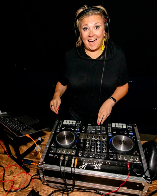 Indie Sleaze - September 2023 - DJs: Kimber & Fuller - Pics: Darcy for Oh Snap Kid